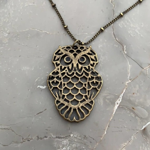 Elegant Gold Owl Pendant Necklace - Picture 2 of 4